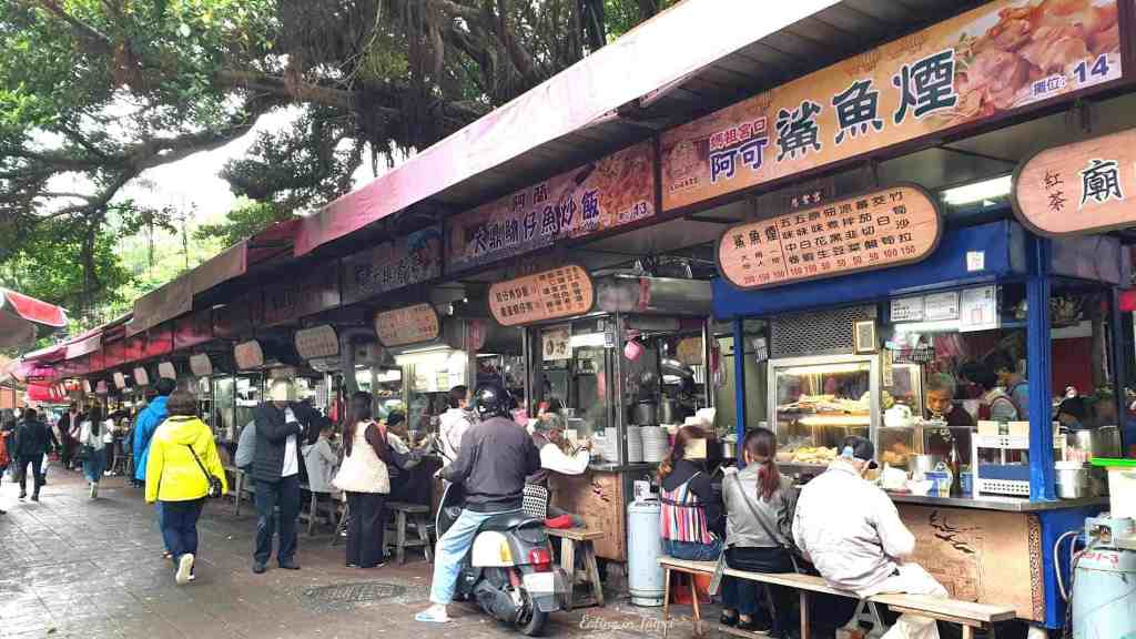 Food street in front of Cisheng temple